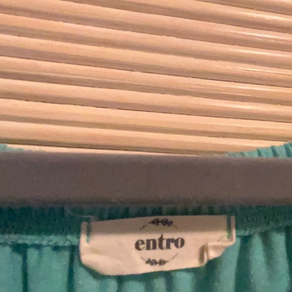 Entro tiered off the shoulder top - Picture 4 of 4